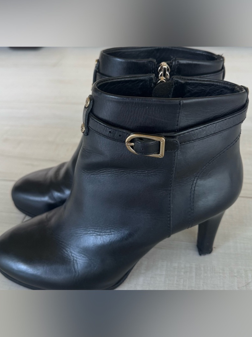 Tory Burch Black Leather Buckle Zip Ankle Gold Logo Heel Booties Size 8 - Picture 2 of 12